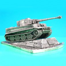Модель танка Tiger-1  1:100 с подставкой